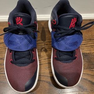 Nike Kyrie boys sz 6